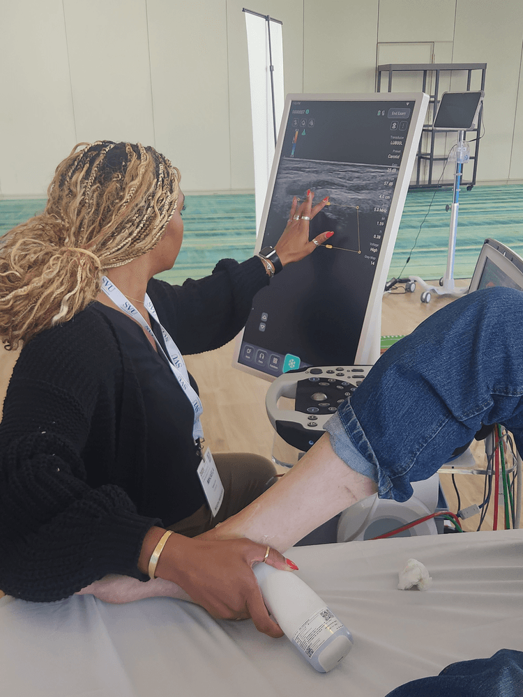 Attendee scanning with the wireless ASUS LU800 handheld ultrasound at SVU 2026